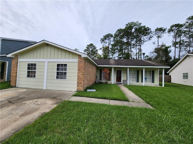 ranch-style house featuring a front lawn