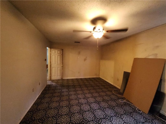 unfurnished room with a textured ceiling and ceiling fan