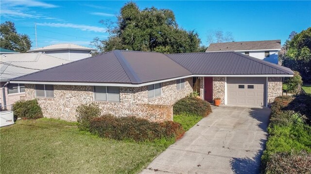 ranch-style house featuring a garage and a front lawn