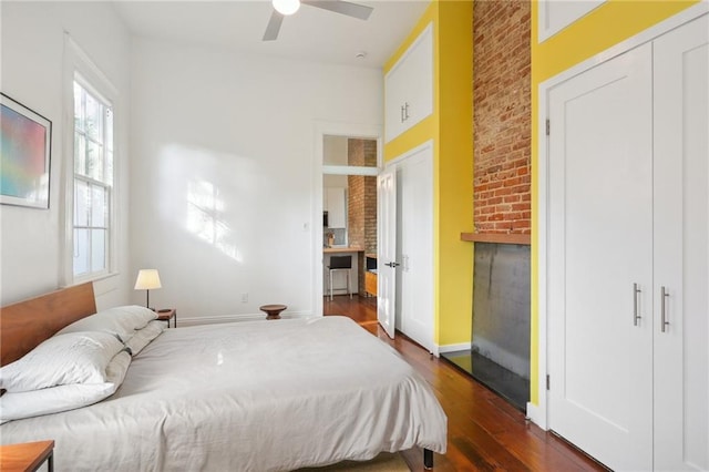 bedroom featuring ceiling fan, dark hardwood / wood-style floors, and a closet