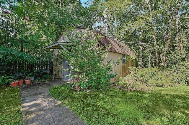 exterior space featuring an outbuilding and a yard