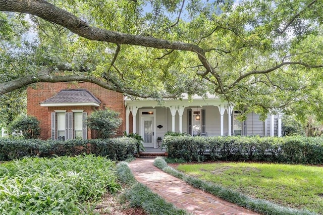 view of front of house with a front yard