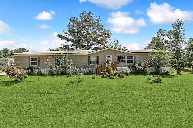 view of front facade featuring a front yard