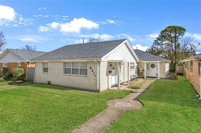 view of front of house featuring a front yard