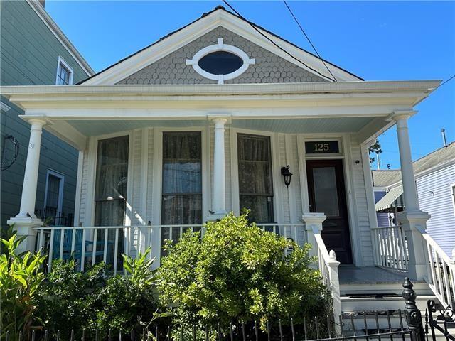 entrance to property with covered porch