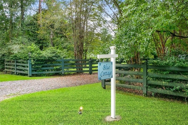 view of property's community featuring a yard