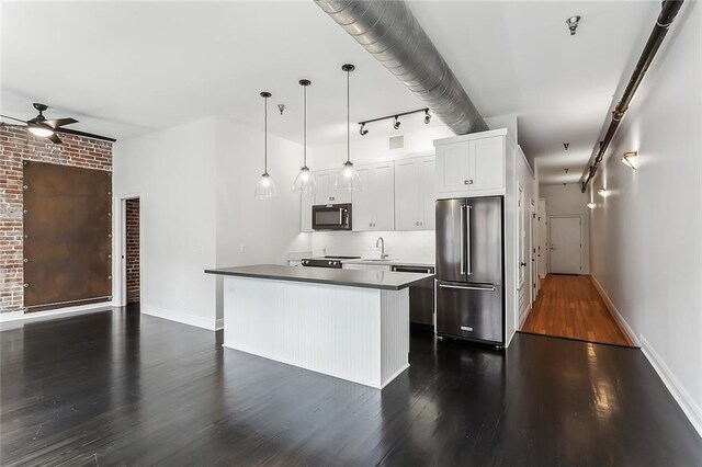528 Baronne St Unit 503, New Orleans, LA 70113 - kitchen with a ceiling fan, high quality fridge, white cabinetry, a sink, and dark wood-style floors