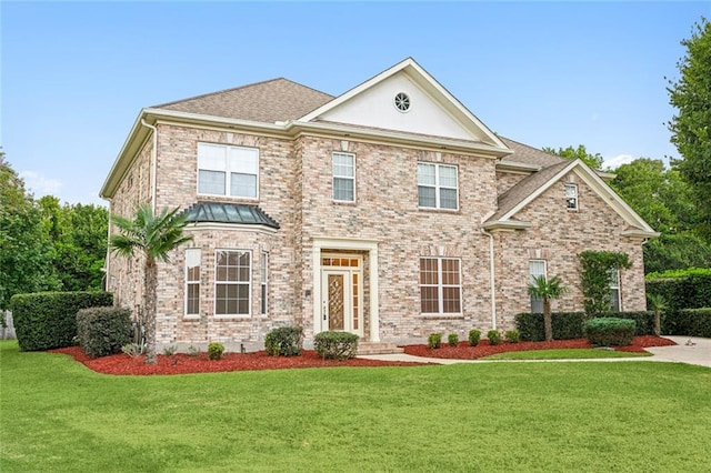 view of front of property featuring a front yard