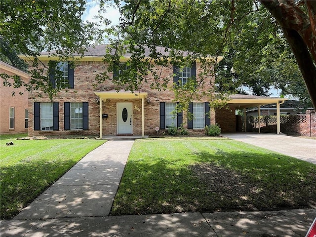 colonial house featuring a carport and a front lawn