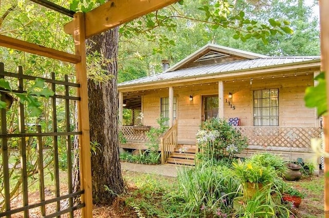 view of front of property with covered porch