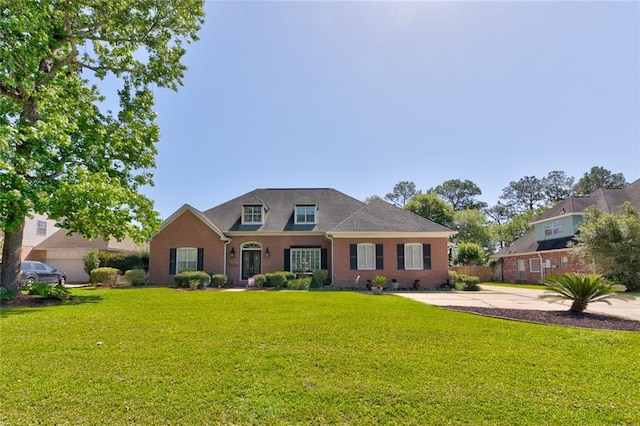 view of front of home featuring a front lawn