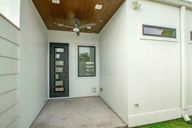 4317 Anthony St, Metairie, LA 70001 - doorway to property featuring a ceiling fan and stucco siding