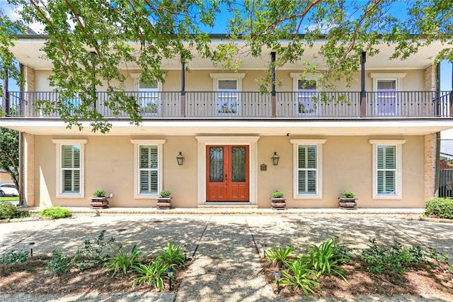 view of front of property with a balcony