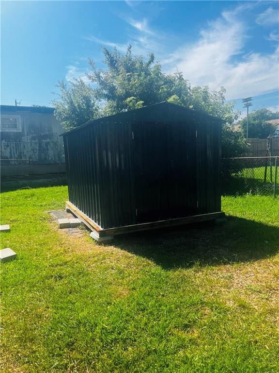 view of outdoor structure featuring a yard