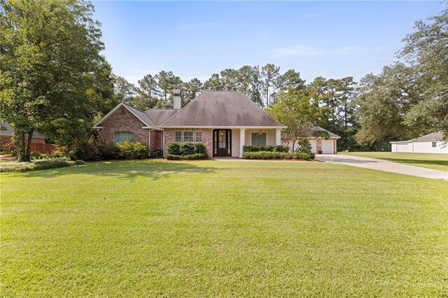 view of front of home featuring a front lawn