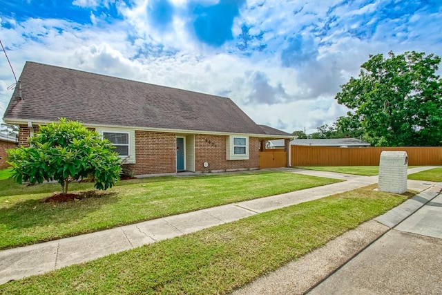 ranch-style house featuring a front lawn