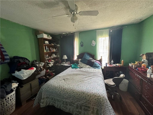 bedroom featuring a textured ceiling, hardwood / wood-style flooring, and ceiling fan