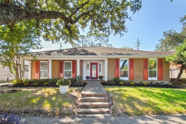 ranch-style house with a front yard