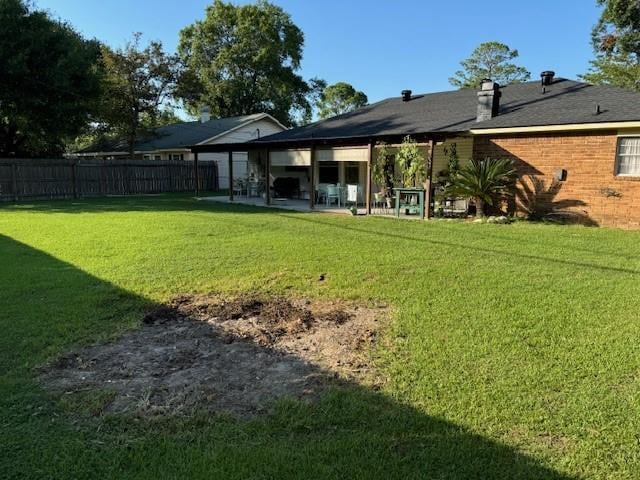 view of yard featuring a patio