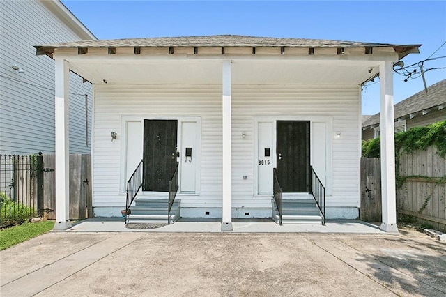 entrance to property with fence