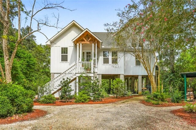 view of front of house featuring a porch