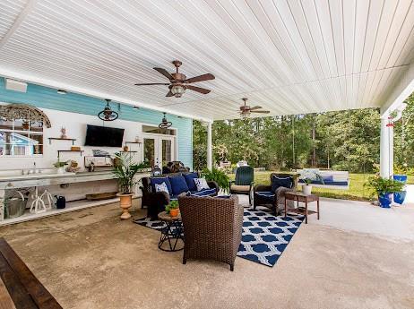 view of patio / terrace featuring an outdoor hangout area and ceiling fan