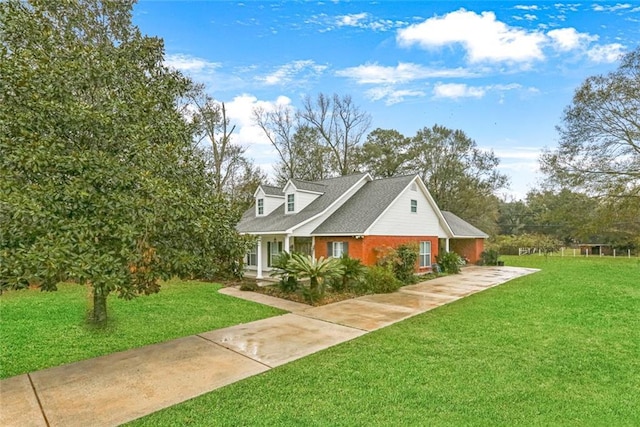 view of side of property featuring a lawn