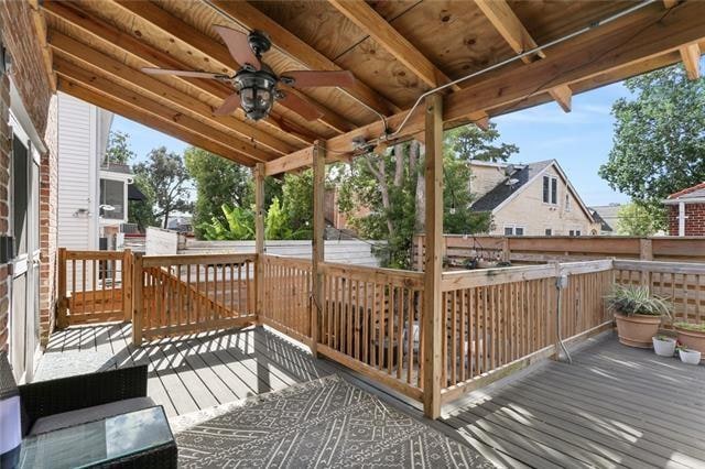 deck with ceiling fan