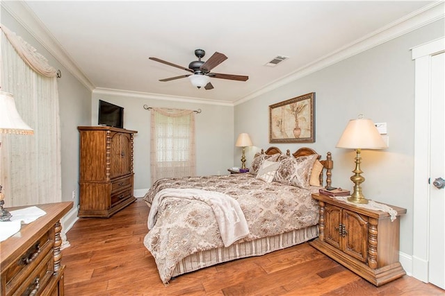 bedroom featuring ornamental molding, hardwood / wood-style floors, and ceiling fan