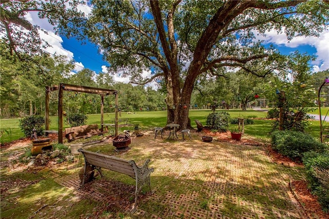 view of yard featuring a fire pit