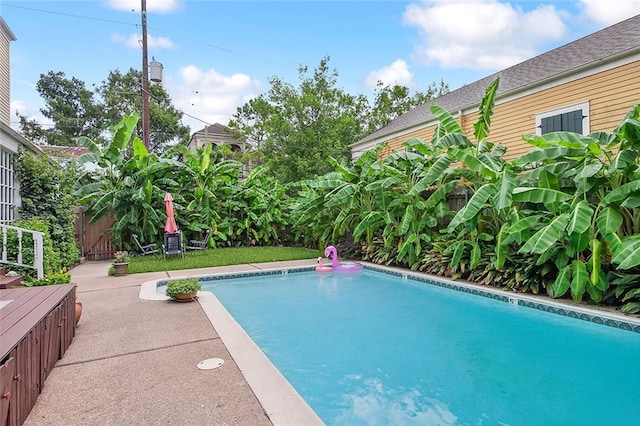 view of swimming pool