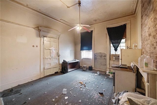 miscellaneous room featuring ceiling fan and crown molding