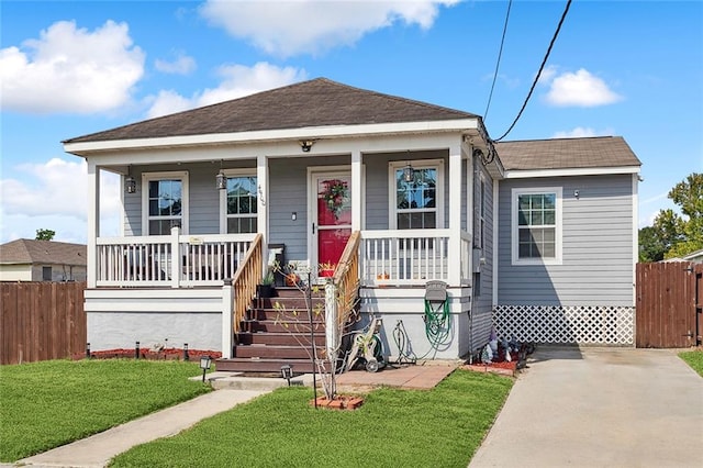 bungalow-style home featuring a front lawn and covered porch