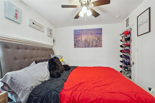 bedroom with ceiling fan