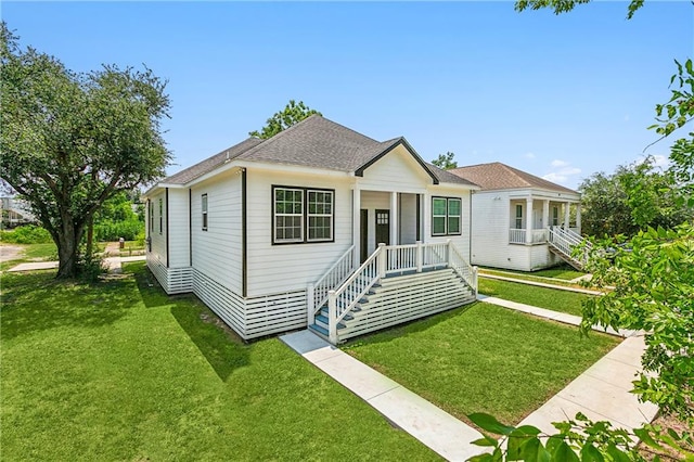 view of front of property with a front yard