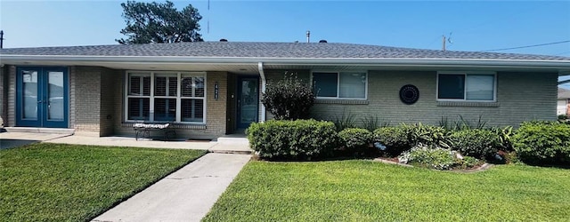 view of front of house with a front lawn