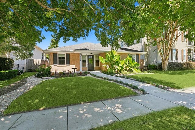 view of front of house with a front lawn