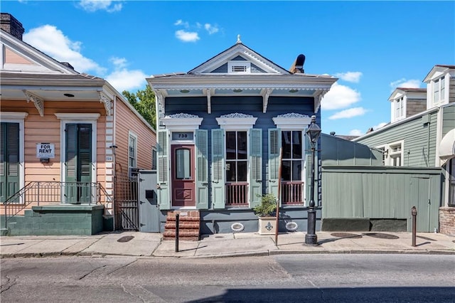 view of front of property