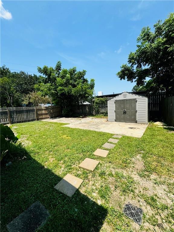 view of yard featuring a storage unit and a patio area