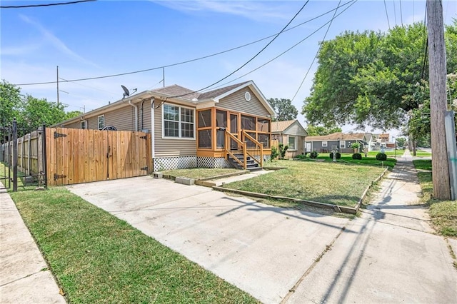 bungalow-style home featuring a front lawn