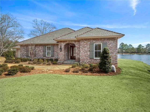 view of front of property with a front lawn