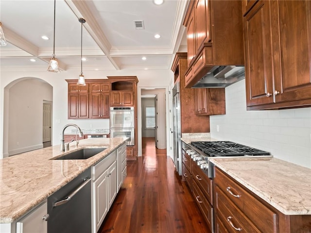 kitchen featuring sink, dark hardwood / wood-style flooring, and a kitchen island with sink