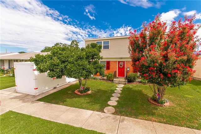 view of front facade with a front yard