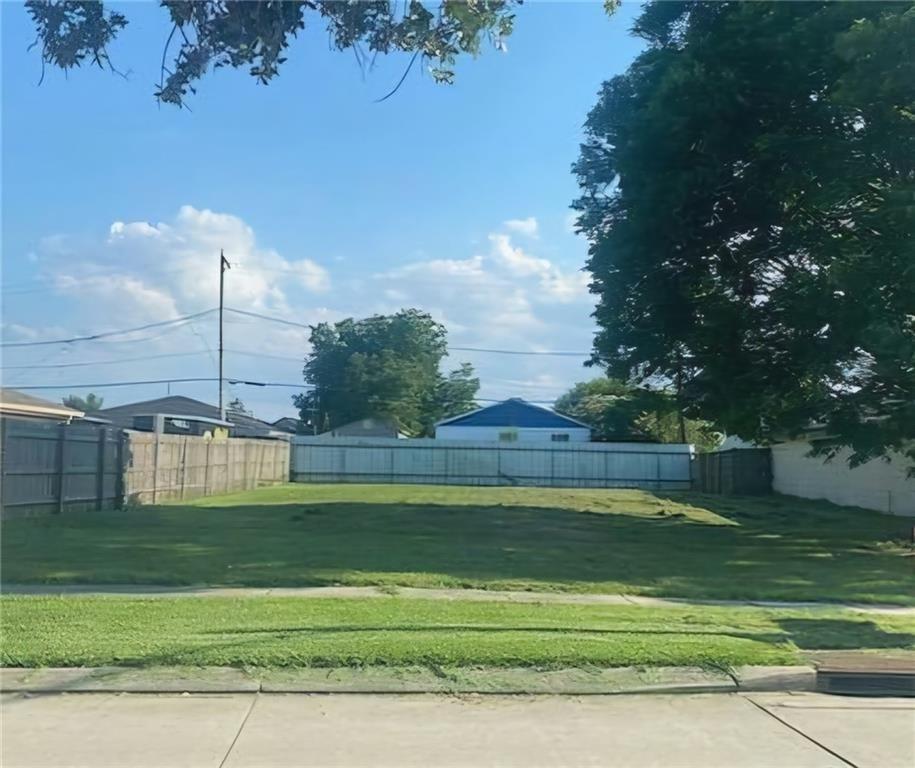 208 Mink Dr, Arabi, LA 70032