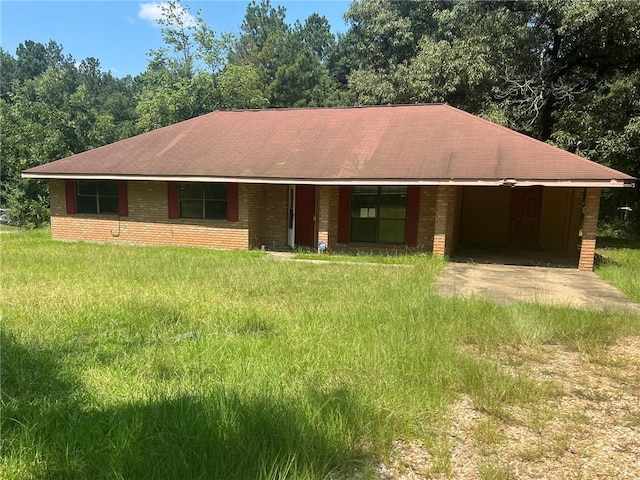 single story home with a carport