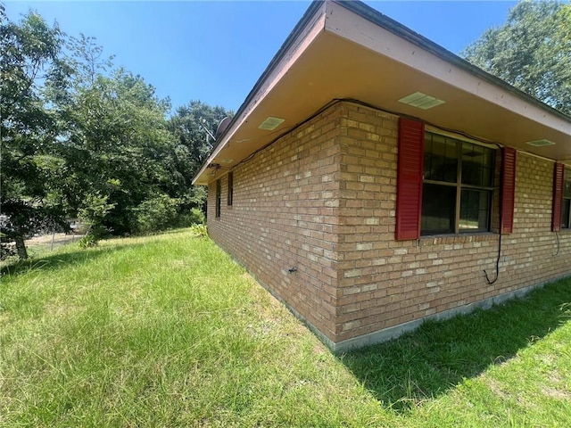 view of side of property featuring a yard