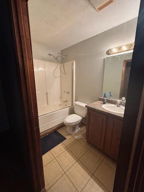 84653 Camus Ln, Covington, LA 70435 - bathroom with a textured ceiling, vaulted ceiling, vanity, and  shower combination