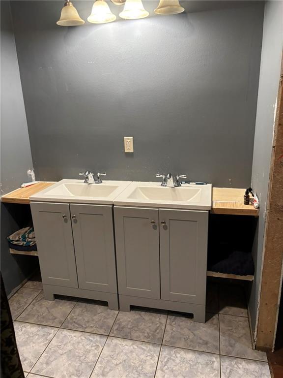 84653 Camus Ln, Covington, LA 70435 - full bath featuring double vanity