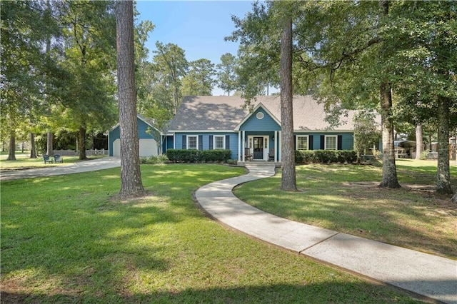 view of front of property with a front lawn