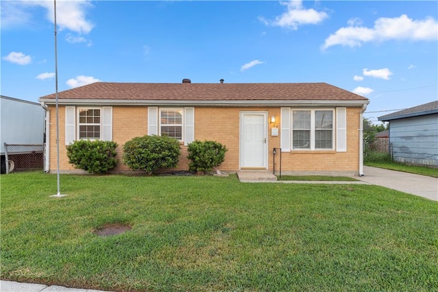 view of front of house featuring a front yard